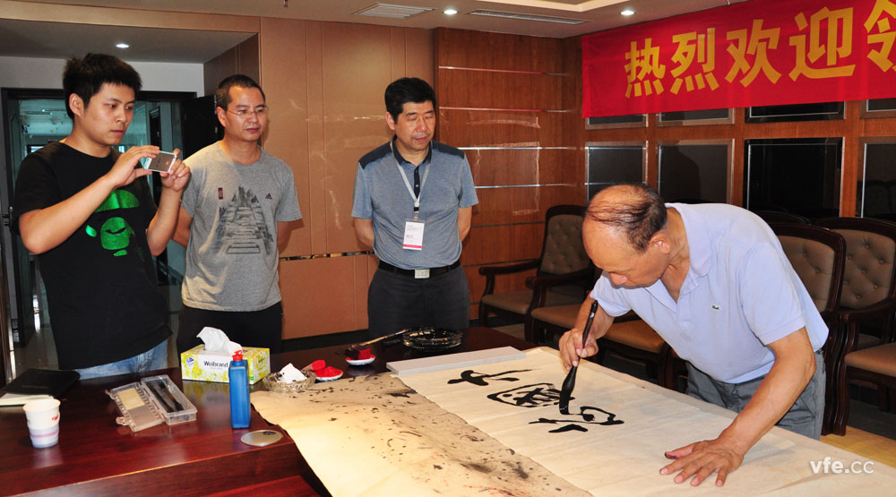 國防科大原電子科學與工程學院政委 為“中國芯，銀河夢”題詞